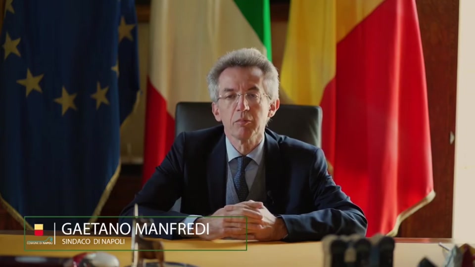 Il Sindaco di Napoli durante la presentazione del servizio